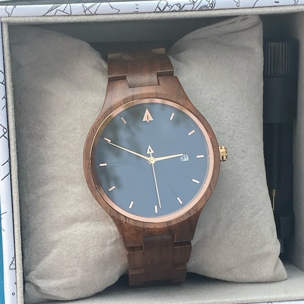 Y: Authentic TreeHut hand crafted wooden bracelet watch with second hand & date